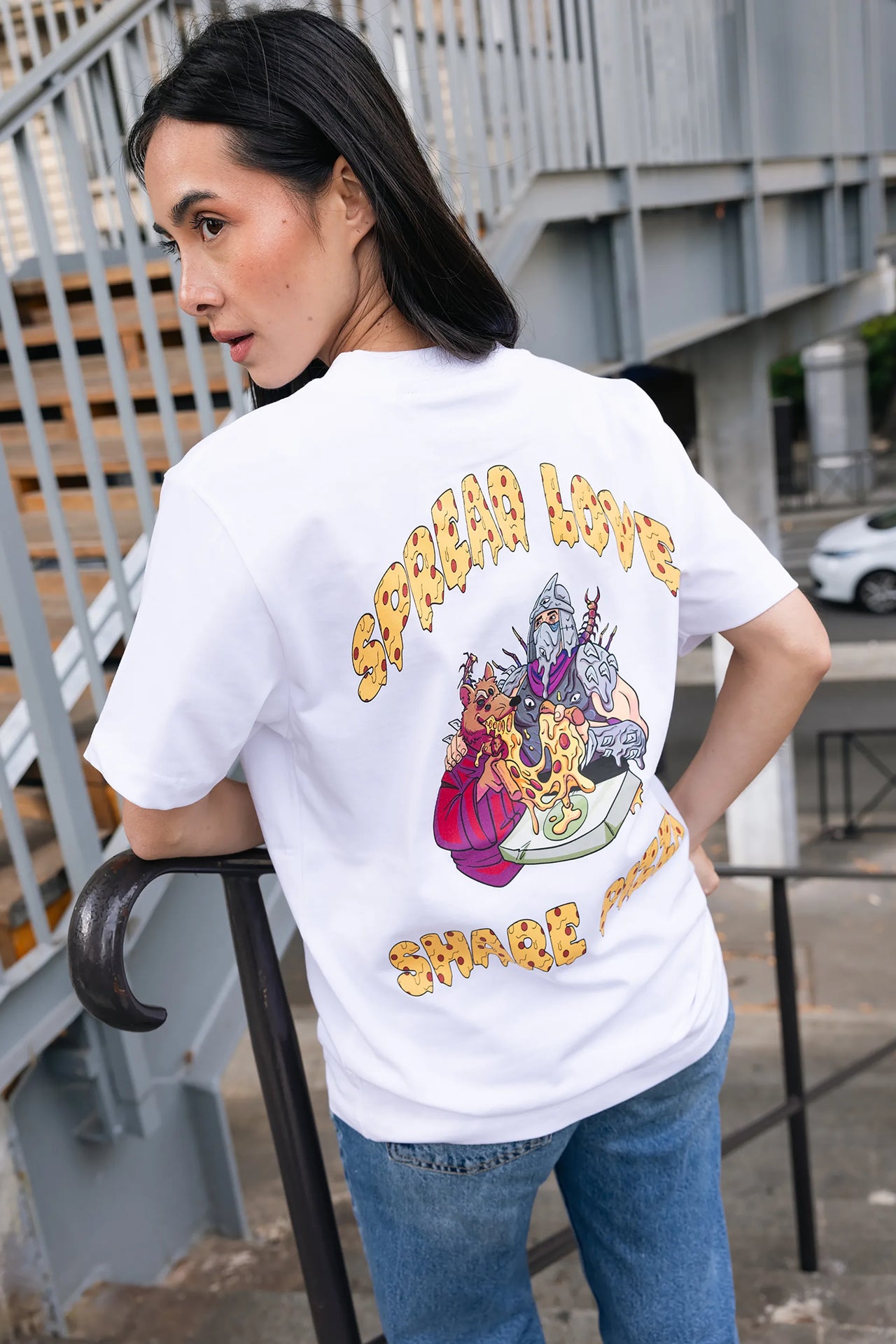 SPREAD LOVE SHARE PIZZA