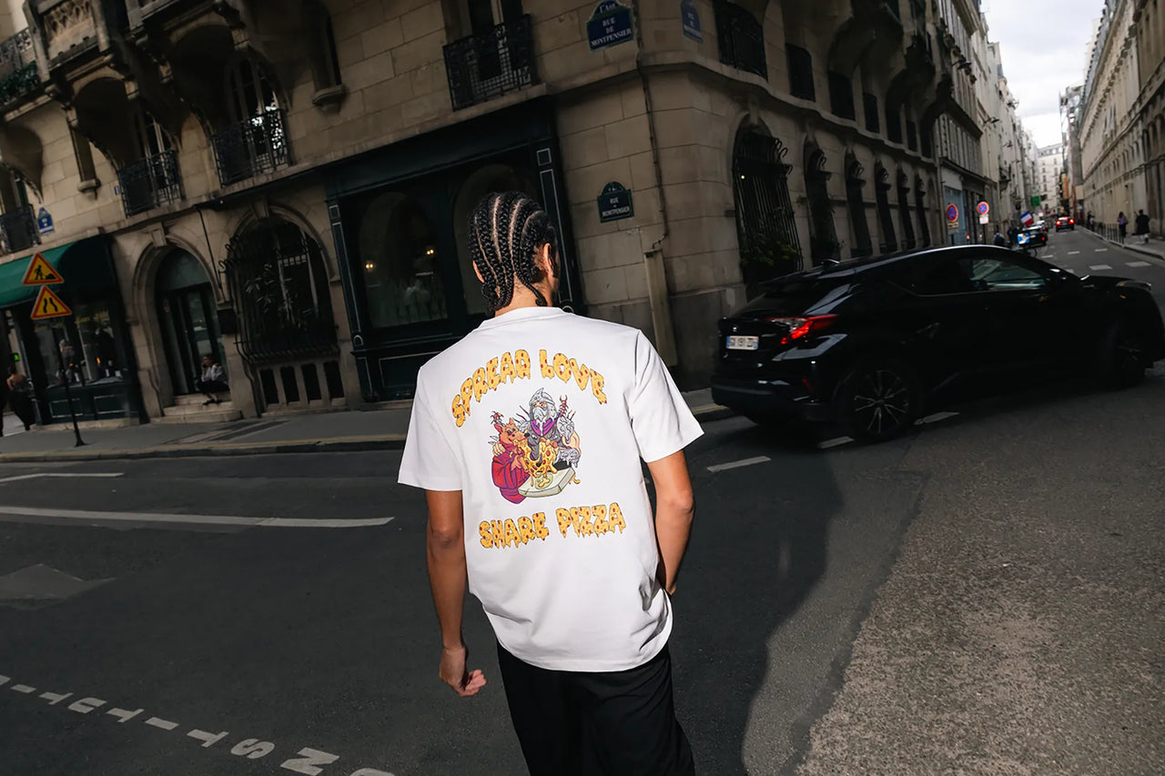 SPREAD LOVE SHARE PIZZA